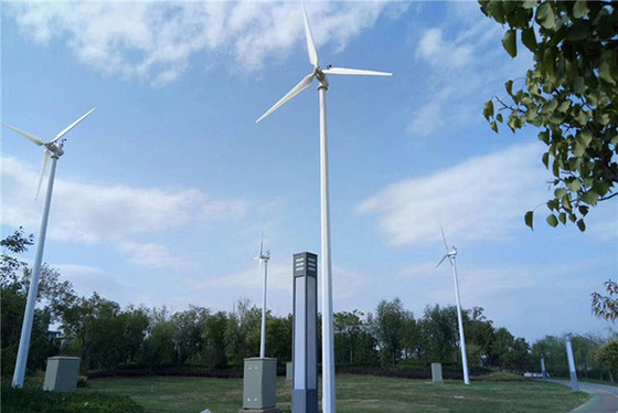 सीई ऑफ ग्रिड विंड जेनरेटर सिस्टम 50KW IP54 विंड टर्बाइन जेनरेटर आउटपुट वोल्टेज 380V