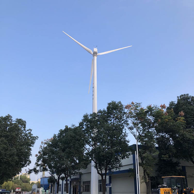 मल्टी कलर्स इलेक्ट्रिक विंड टर्बाइन जेनरेटर 30kw 220V एसी विंड जेनरेटर ग्लास फाइबर ब्लेड