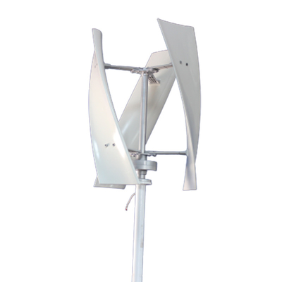 घुमावदार ब्लेड डिजाइन वर्टिकल विंड टर्बाइन पावर आउटपुट 5KW 120V IP54 आवासीय Vawt