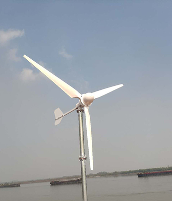 3KW 5KW क्षैतिज पवन टरबाइन निकला हुआ किनारा कनेक्शन ग्लास फाइबर ब्लेड